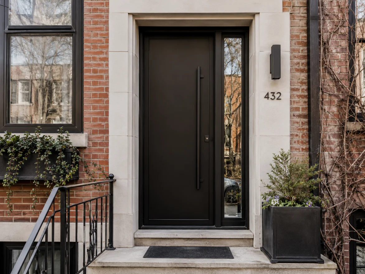 Aluminum entry door with sidelight