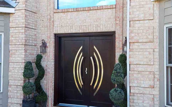 Double door design main door for wide entrance to a luxurious residence